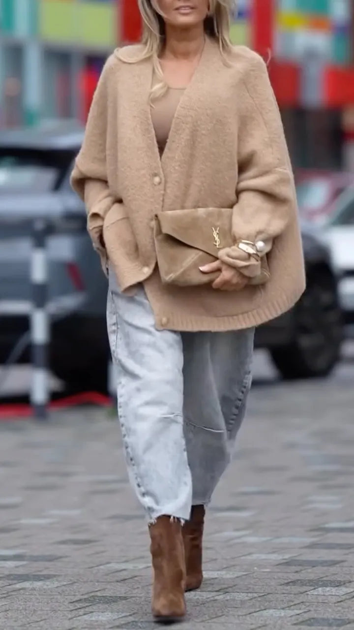 Oversized Knit Cardigan & Jeans Casual Look