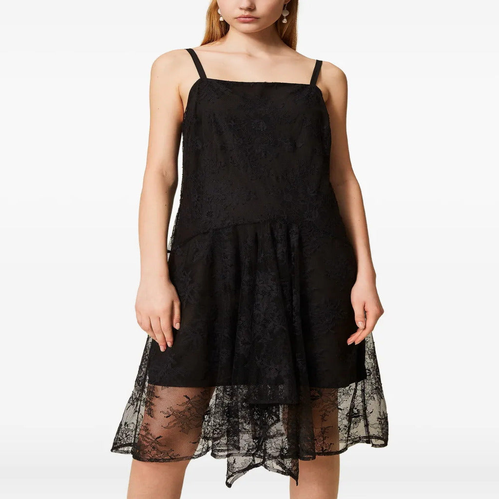 👗 Abito Nero in Pizzo con Spalline Sottili