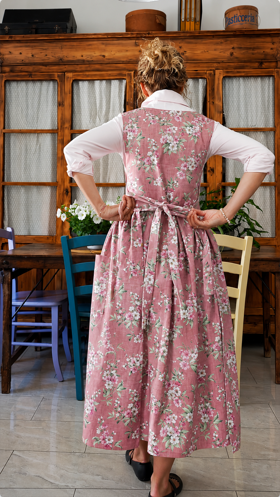 Pink floral square-neck apron with pockets
