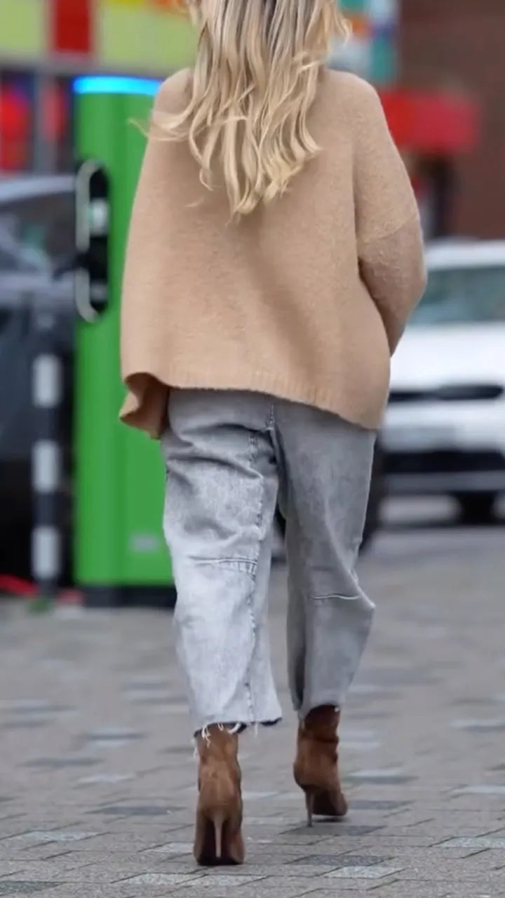 Oversized Knit Cardigan & Jeans Casual Look