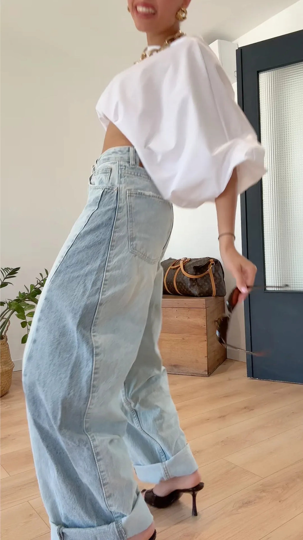 Puff Sleeve Crop Shirt & Light Wash Baggy Jeans