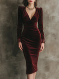 Quietly Luxurious And Elegant Lace Velvet Midi Dress