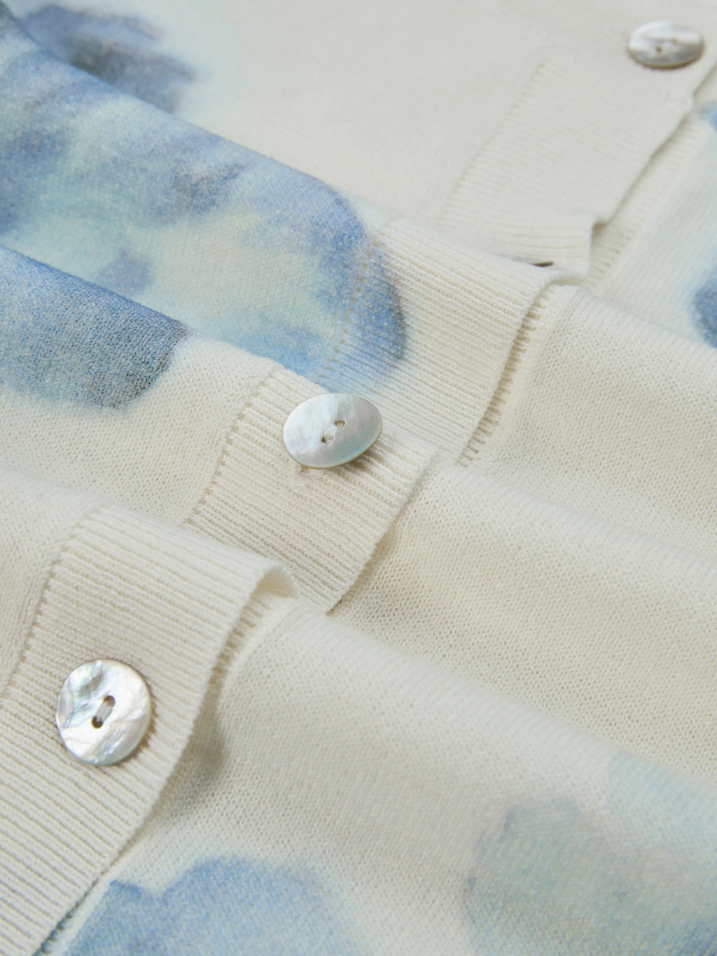 Wool Cardigan, Long Sleeves, Round Neck, Floral, Button Design, Vacation, Vintage, White