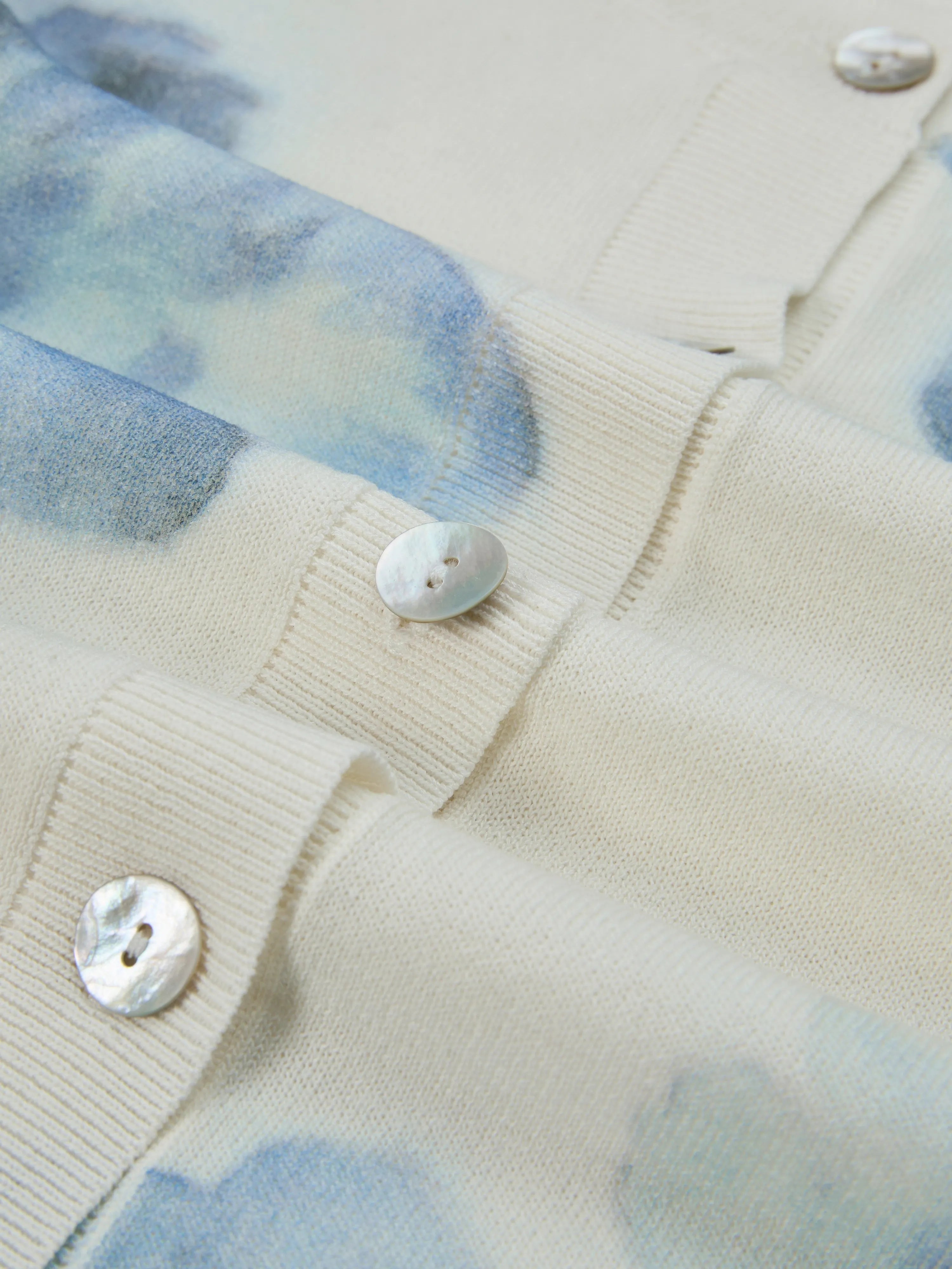 Wool Cardigan, Long Sleeves, Round Neck, Floral, Button Design, Vacation, Vintage, White