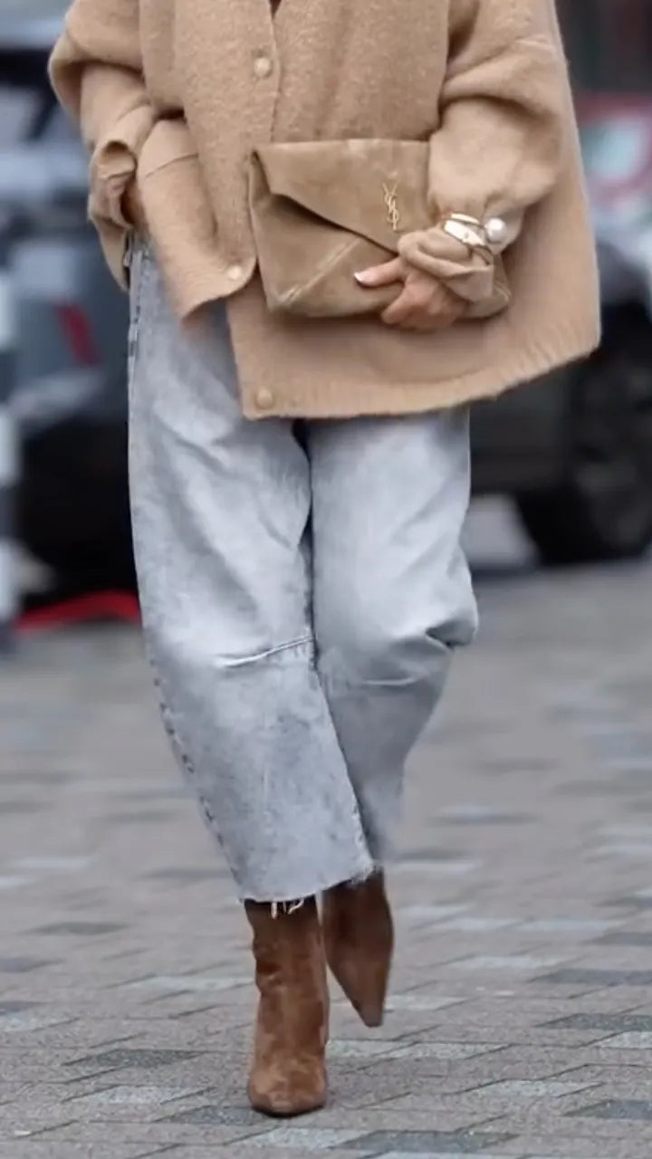 Oversized Knit Cardigan & Jeans Casual Look