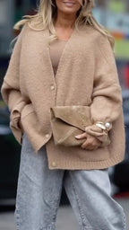 Oversized Knit Cardigan & Jeans Casual Look