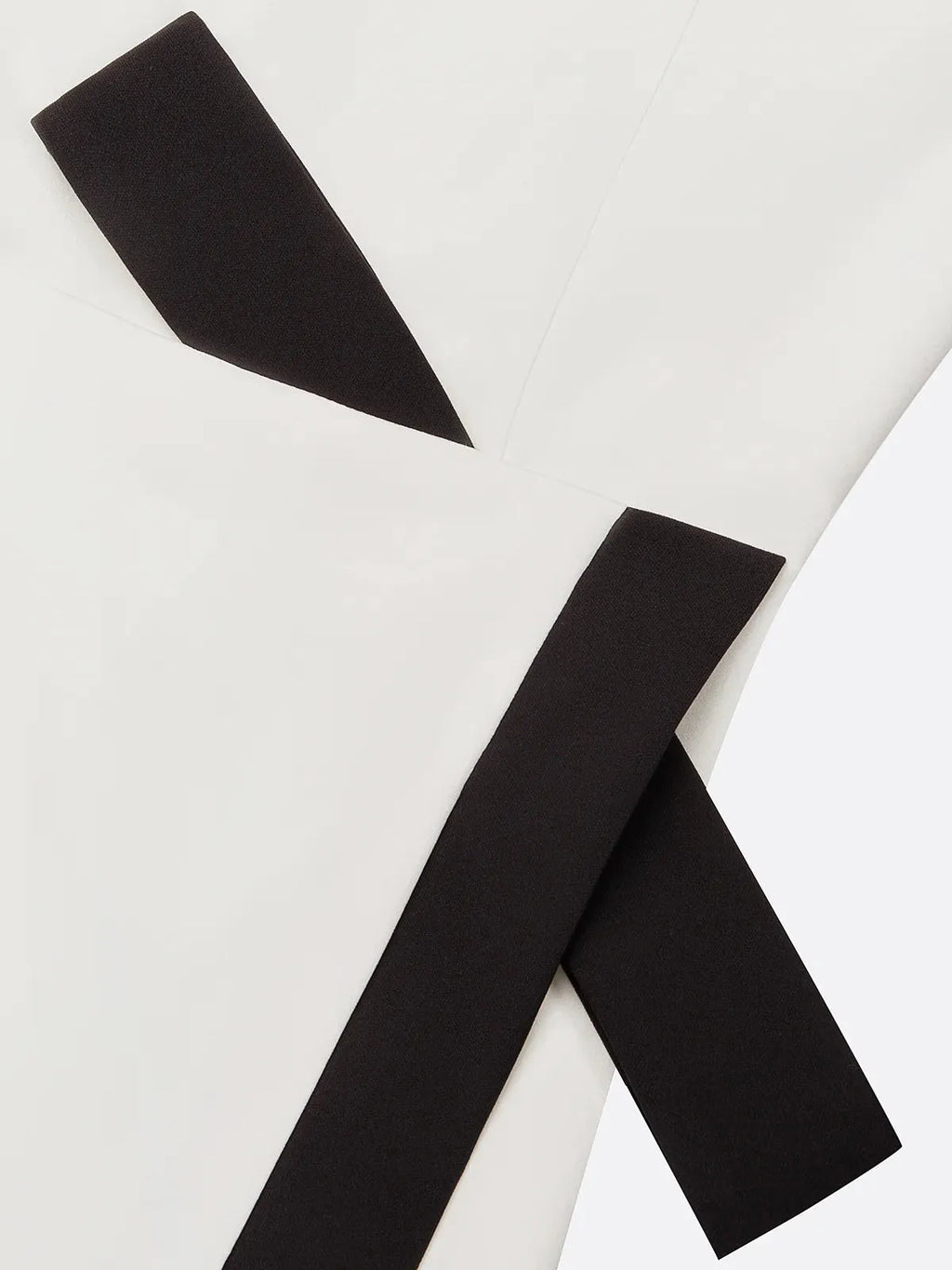 White Piping Classic Boat Neck Sleeveless Sheath Maxi Dress
