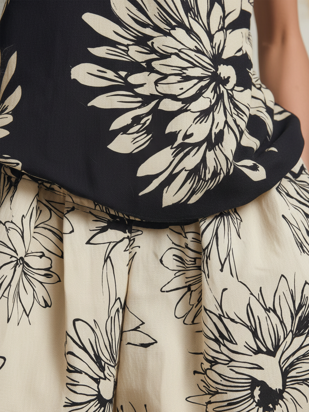 Black & Beige Floral Halter Top & Wide-Leg Pants Two-Piece Set