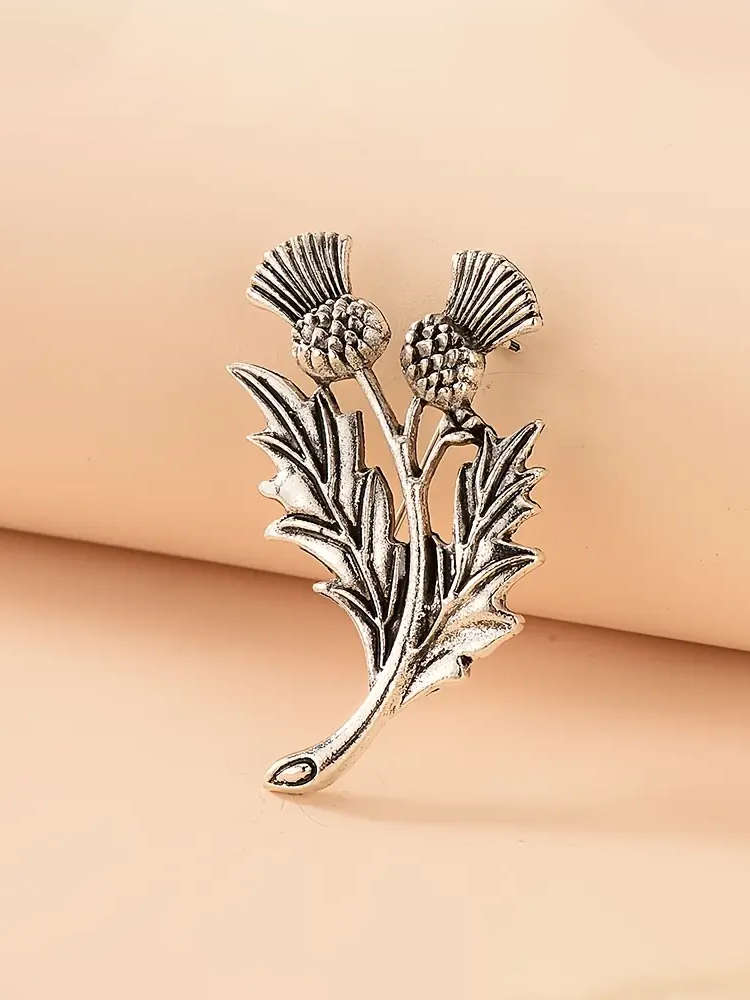 Elegant Scottish Thistle Floral Design Lapel Pin
